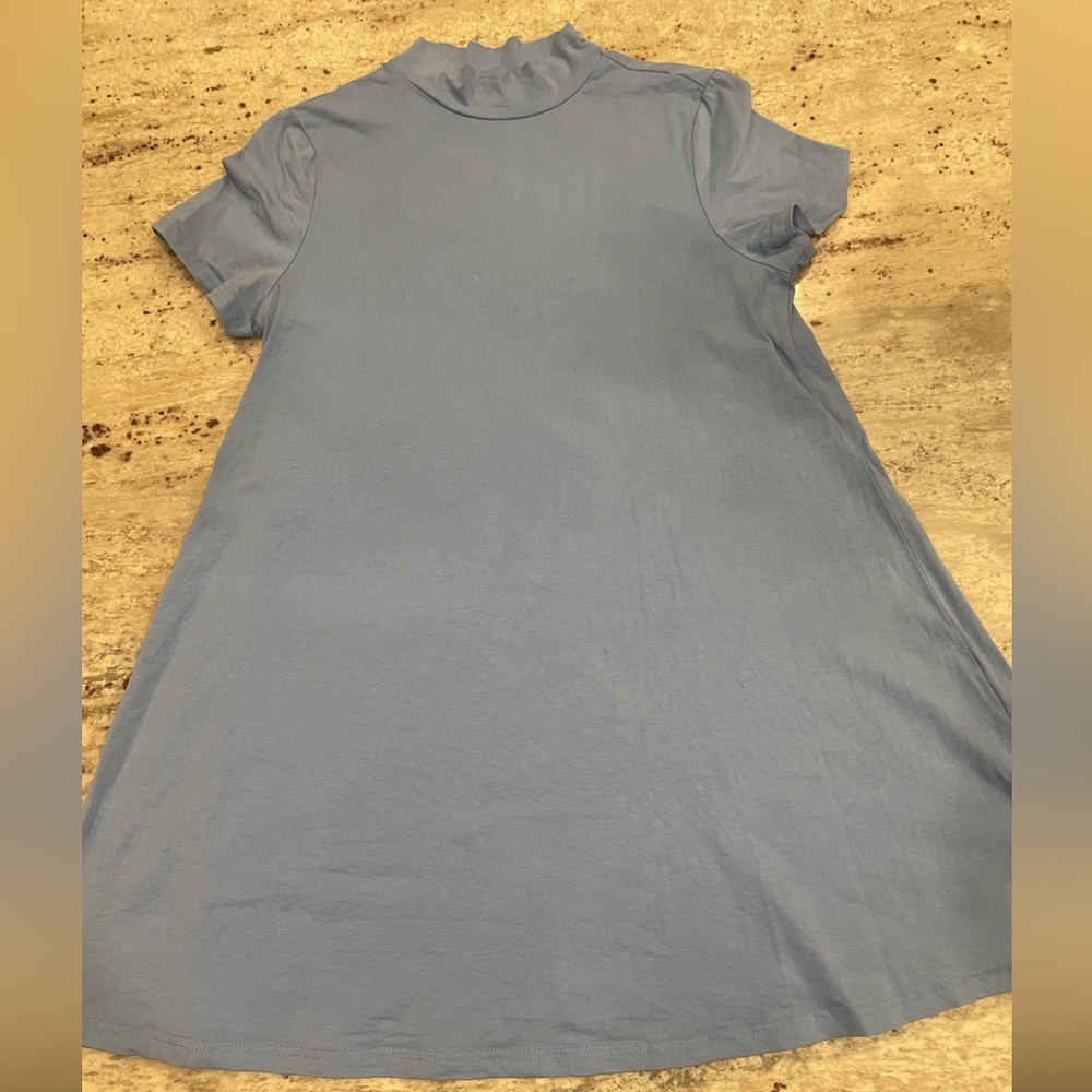 Women’s Mock Neck Blue Short Sleeve Dress. EUC. Size medium.